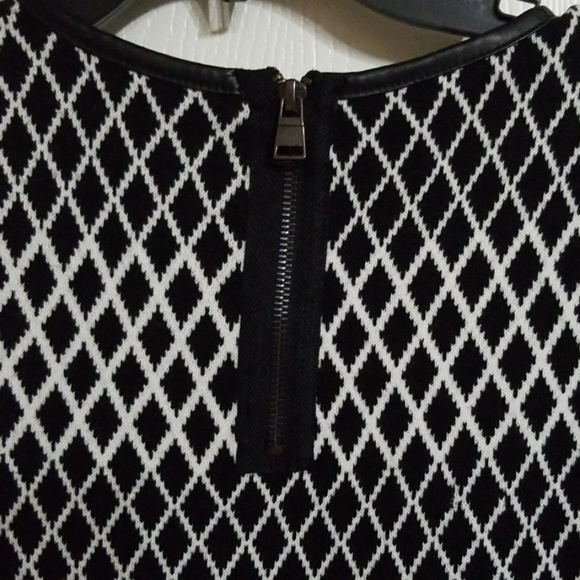 New York and company body Hugging sweater dress - Picture 6 of 6